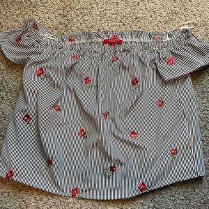 GUESS off the should shirt